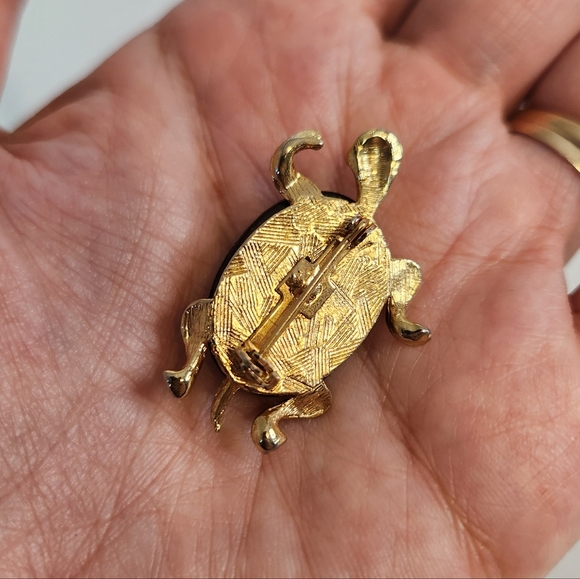 Vintage 1970s Gold Tone Turtle Brooch Pin Black Bead Shell Costume Jewelry 70s - Picture 4 of 5